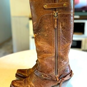 Size 6 Ariat boots